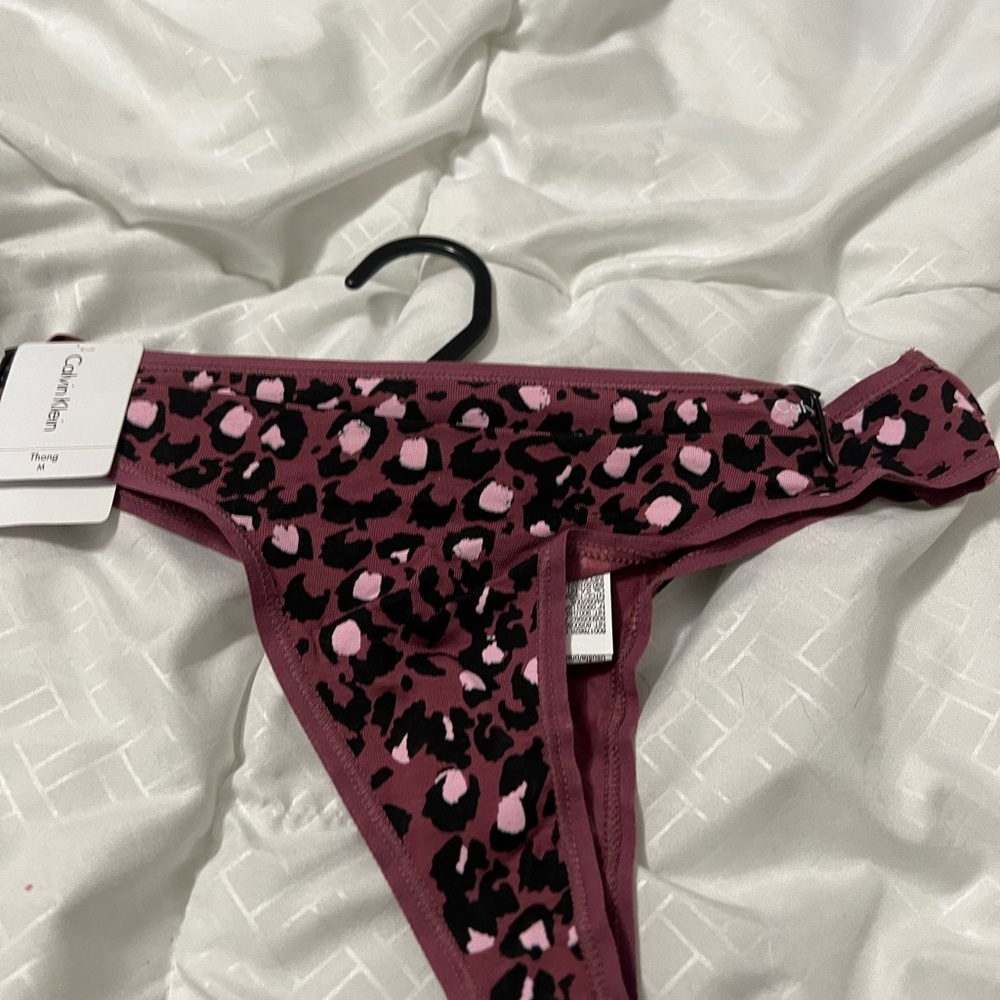 NWT CK thong